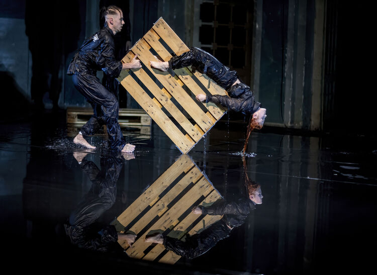 Pobyt, choreografie Jan Razima. Foto: Vojtěch Brtnický.